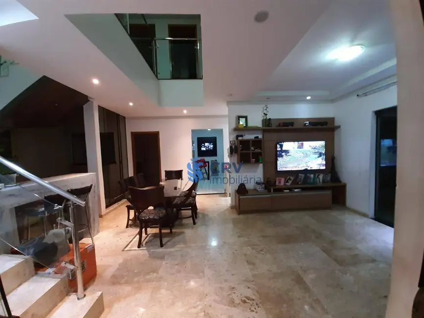 Foto 1 de Sobrado com 4 quartos à venda, 250m2 em Jardim Planalto, Londrina - PR