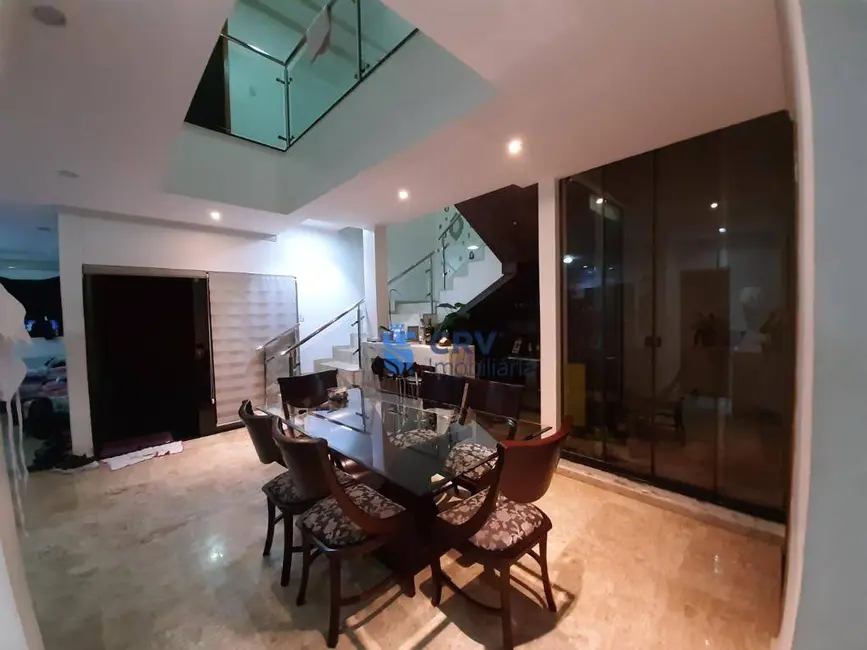 Foto 2 de Sobrado com 4 quartos à venda, 250m2 em Jardim Planalto, Londrina - PR