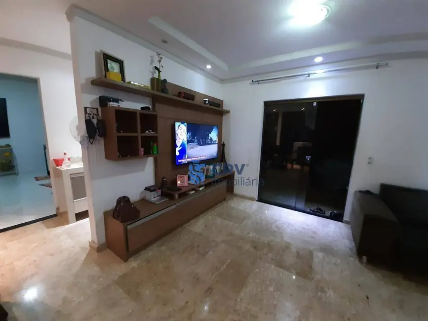 Sobrado com 4 quartos à venda, 250m2 em Jardim Planalto, Londrina - PR - imagem 3 Foto 3 de Sobrado com 4 quartos à venda, 250m2 em Jardim Planalto, Londrina - PR