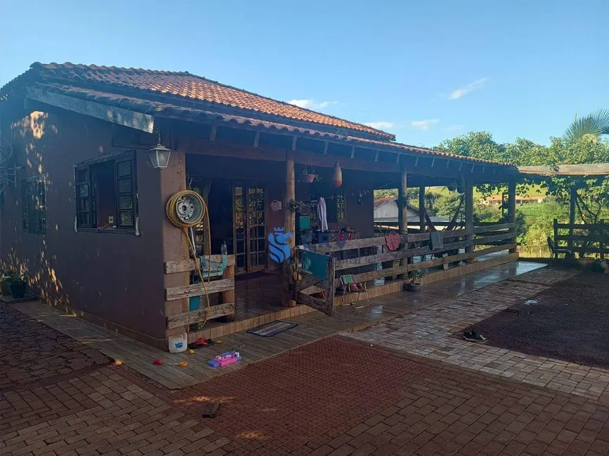 Chácara com 3 quartos à venda, 3900m2 em Novo Aeroporto, Londrina - PR - imagem 6 Foto 6 de Chácara com 3 quartos à venda, 3900m2 em Novo Aeroporto, Londrina - PR