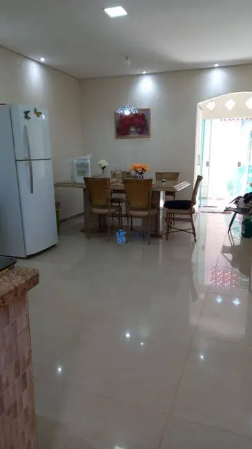 Casa com 3 quartos à venda, 268m2 em Jardim Vale Azul, Londrina - PR - imagem 6 Foto 6 de Casa com 3 quartos à venda, 268m2 em Jardim Vale Azul, Londrina - PR