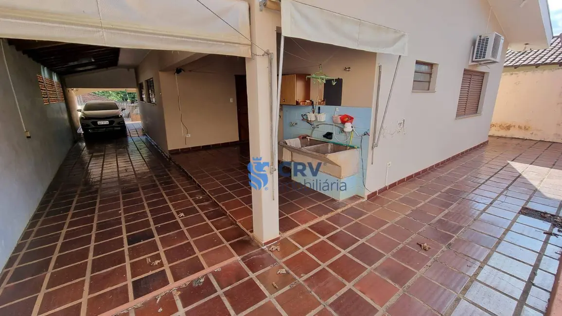 Foto 2 de Casa com 3 quartos à venda, 387m2 em Califórnia, Londrina - PR