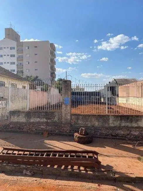 Foto 2 de Terreno / Lote à venda, 656m2 em Centro, Londrina - PR