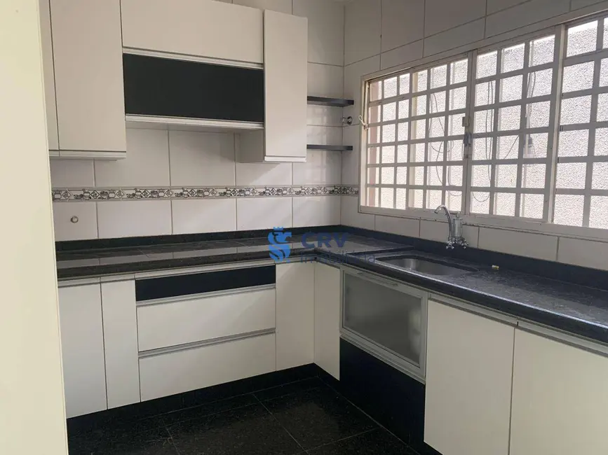 Casa com 5 quartos à venda, 250m2 em Londrina - PR - imagem 4 Foto 4 de Casa com 5 quartos à venda, 250m2 em Londrina - PR