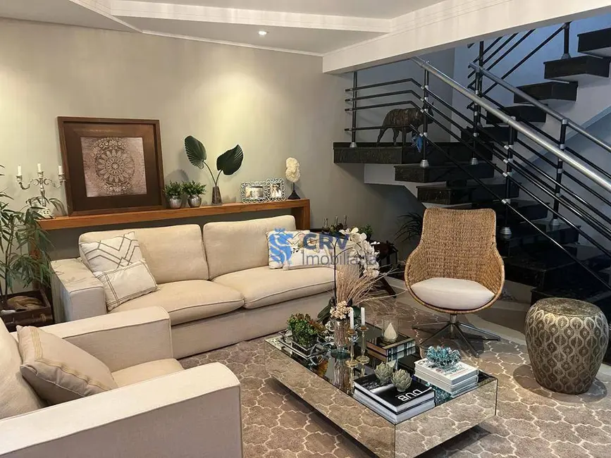 Sobrado com 3 quartos à venda, 442m2 em Parque Jamaica, Londrina - PR - imagem 5 Foto 5 de Sobrado com 3 quartos à venda, 442m2 em Parque Jamaica, Londrina - PR