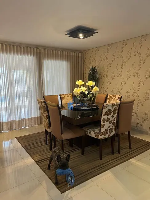 Sobrado com 3 quartos à venda, 442m2 em Parque Jamaica, Londrina - PR - imagem 9 Foto 9 de Sobrado com 3 quartos à venda, 442m2 em Parque Jamaica, Londrina - PR