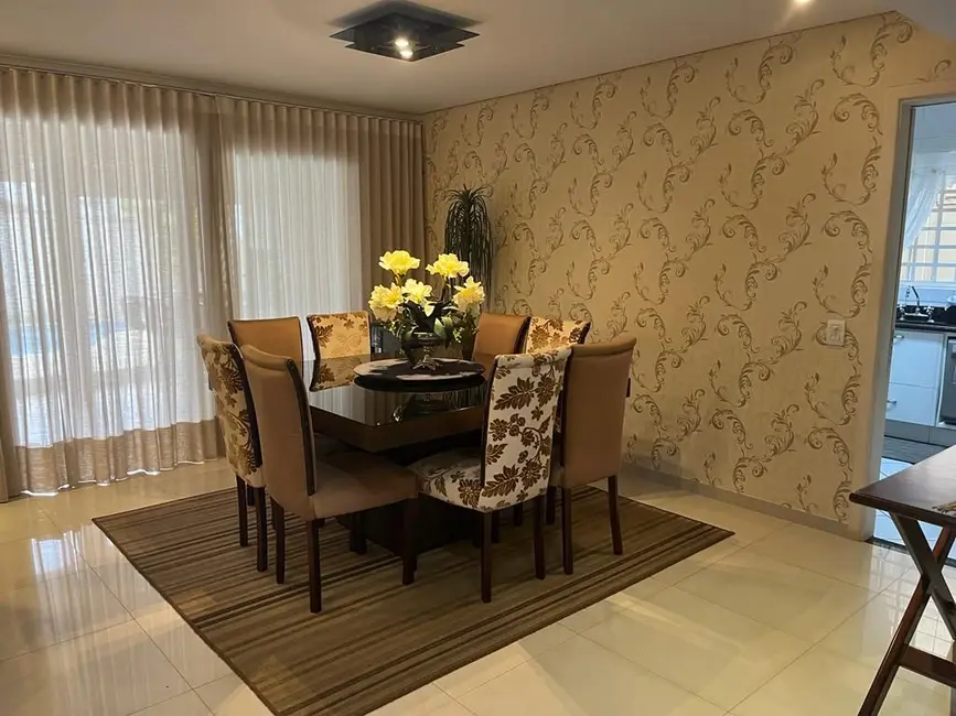 Sobrado com 3 quartos à venda, 442m2 em Parque Jamaica, Londrina - PR - imagem 8 Foto 8 de Sobrado com 3 quartos à venda, 442m2 em Parque Jamaica, Londrina - PR