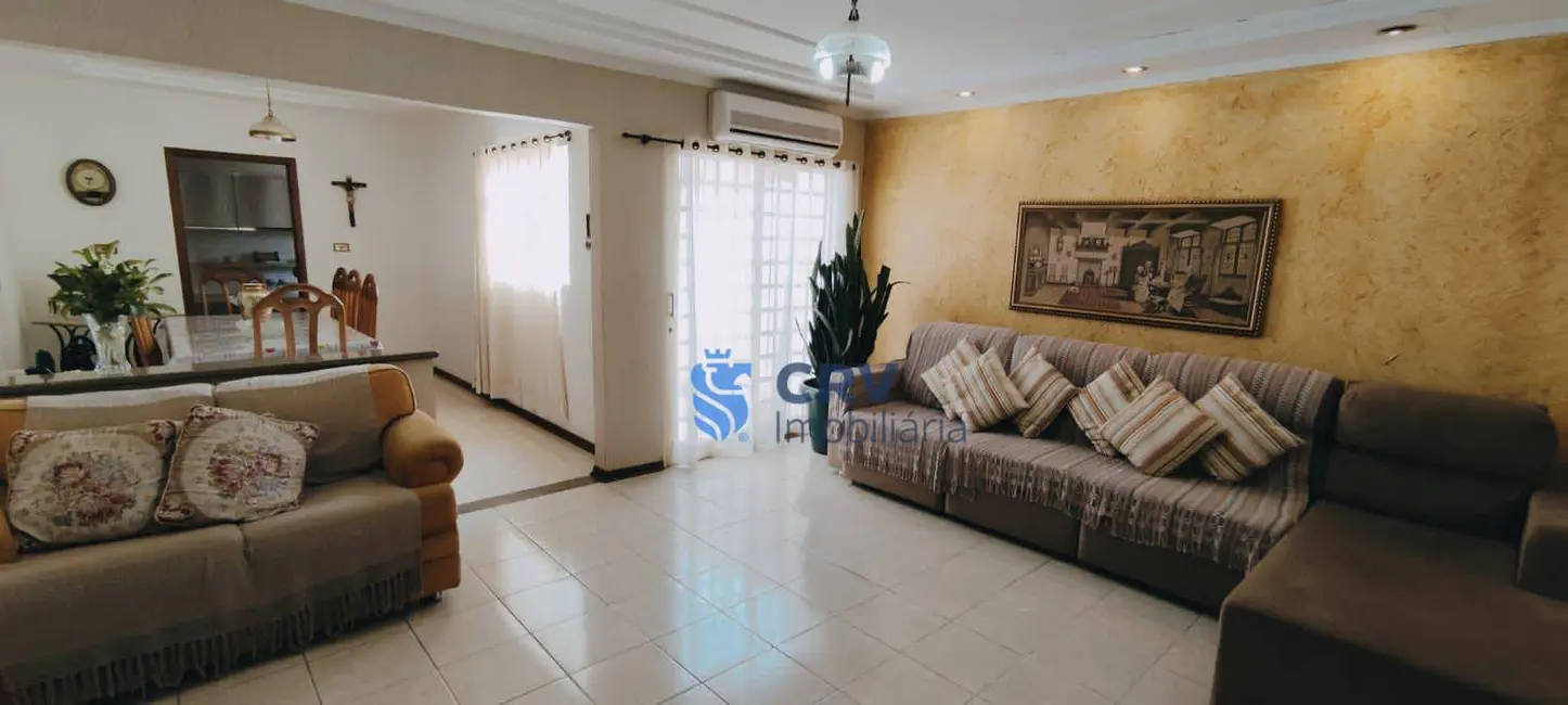 Foto 1 de Casa com 3 quartos para alugar, 300m2 em Ipanema, Londrina - PR