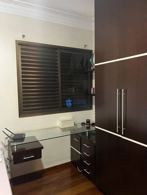 Apartamento com 3 quartos à venda, 188m2 em Centro, Londrina - PR - imagem 9 Foto 9 de Apartamento com 3 quartos à venda, 188m2 em Centro, Londrina - PR