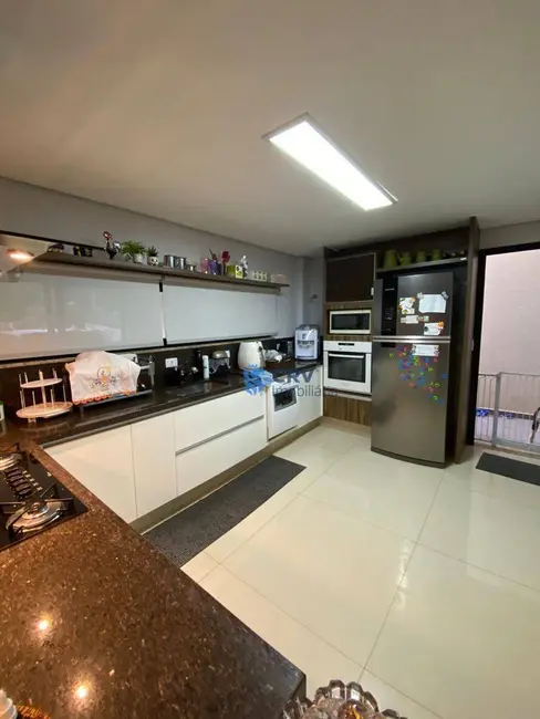 Foto 7 de Sobrado com 3 quartos à venda, 360m2 em Operária, Londrina - PR