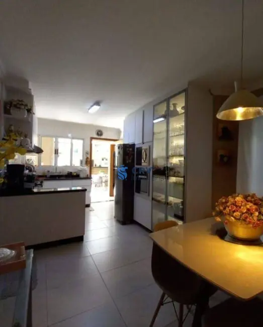 Sobrado com 5 quartos à venda, 317m2 em Operária, Londrina - PR - imagem 7 Foto 7 de Sobrado com 5 quartos à venda, 317m2 em Operária, Londrina - PR