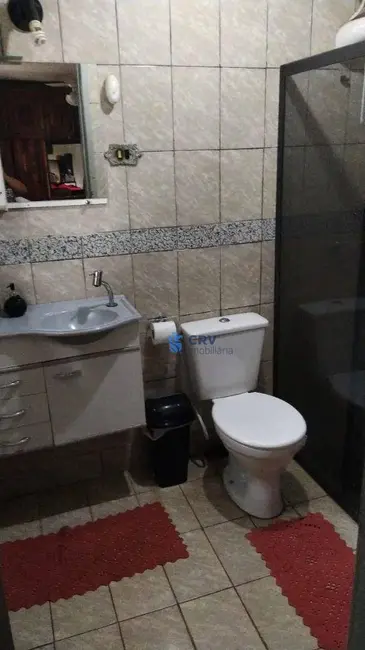 Casa com 3 quartos à venda, 190m2 em Bandeirantes, Londrina - PR - imagem 3 Foto 3 de Casa com 3 quartos à venda, 190m2 em Bandeirantes, Londrina - PR