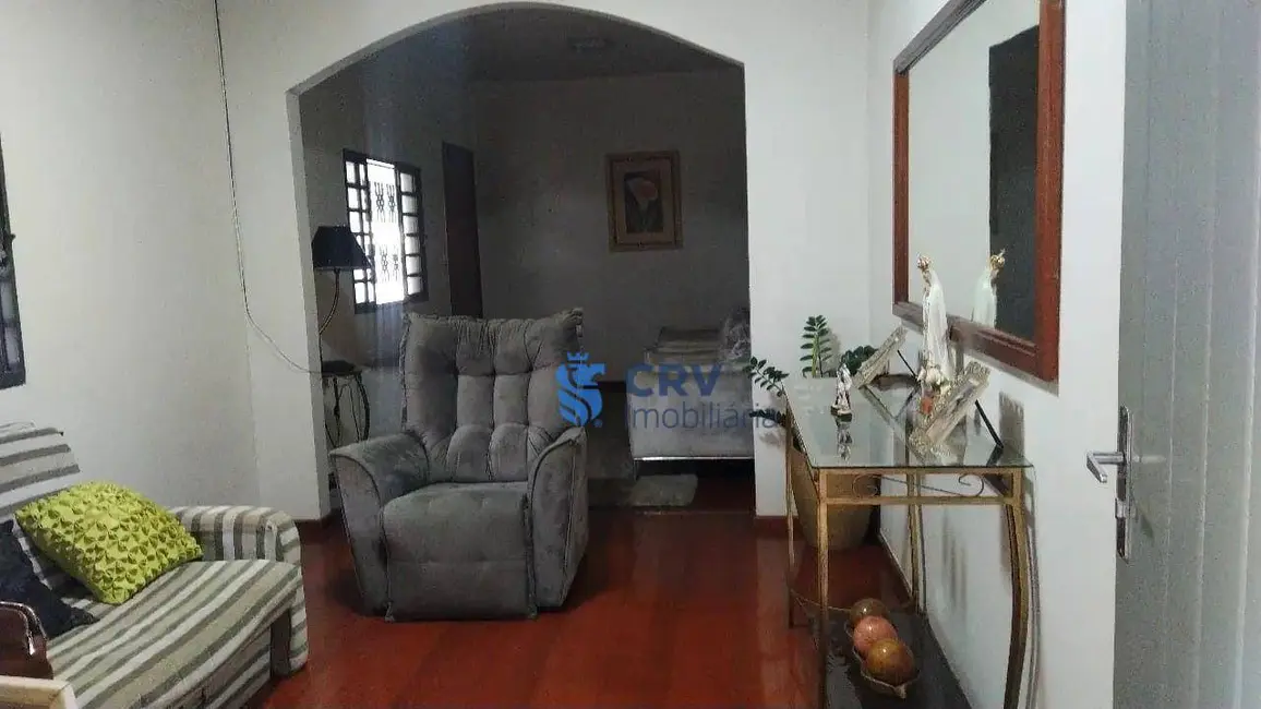 Casa com 3 quartos à venda, 190m2 em Bandeirantes, Londrina - PR - imagem 6 Foto 6 de Casa com 3 quartos à venda, 190m2 em Bandeirantes, Londrina - PR