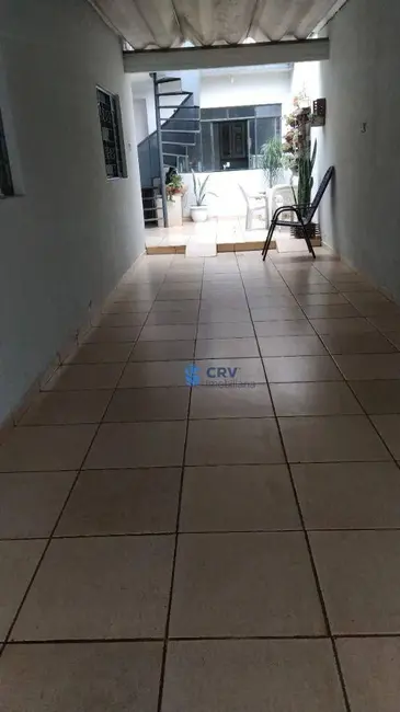 Casa com 3 quartos à venda, 190m2 em Bandeirantes, Londrina - PR - imagem 7 Foto 7 de Casa com 3 quartos à venda, 190m2 em Bandeirantes, Londrina - PR