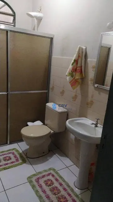 Casa com 3 quartos à venda, 190m2 em Bandeirantes, Londrina - PR - imagem 8 Foto 8 de Casa com 3 quartos à venda, 190m2 em Bandeirantes, Londrina - PR