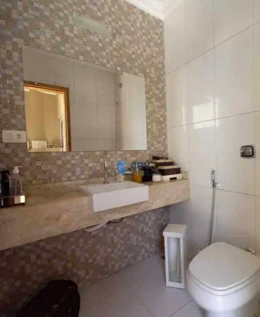 Sobrado com 5 quartos à venda, 317m2 em Operária, Londrina - PR - imagem 8 Foto 8 de Sobrado com 5 quartos à venda, 317m2 em Operária, Londrina - PR