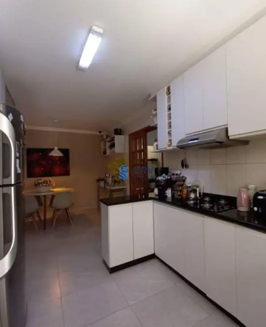 Sobrado com 5 quartos à venda, 317m2 em Operária, Londrina - PR - imagem 9 Foto 9 de Sobrado com 5 quartos à venda, 317m2 em Operária, Londrina - PR