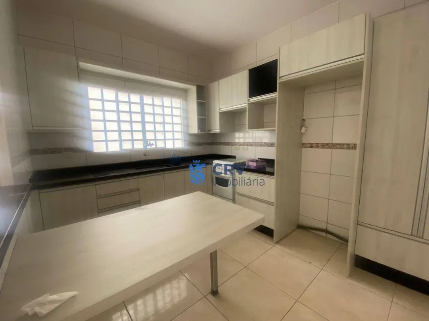 Casa com 3 quartos à venda, 171m2 em Portal de Versalhes 2, Londrina - PR - imagem 6 Foto 6 de Casa com 3 quartos à venda, 171m2 em Portal de Versalhes 2, Londrina - PR