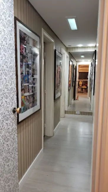 Apartamento com 3 quartos à venda, 169m2 em Centro, Londrina - PR - imagem 4 Foto 4 de Apartamento com 3 quartos à venda, 169m2 em Centro, Londrina - PR