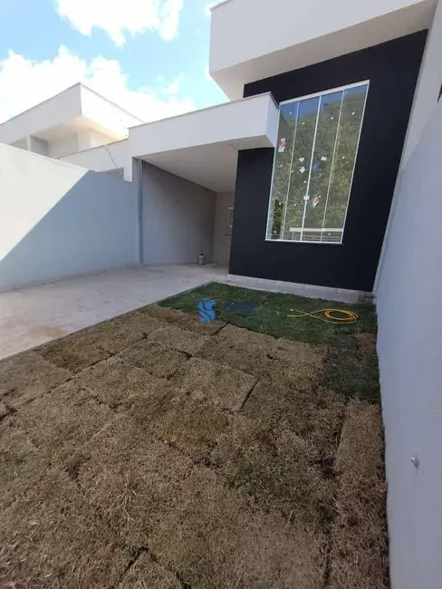 Foto 2 de Casa com 2 quartos à venda, 125m2 em Colúmbia, Londrina - PR
