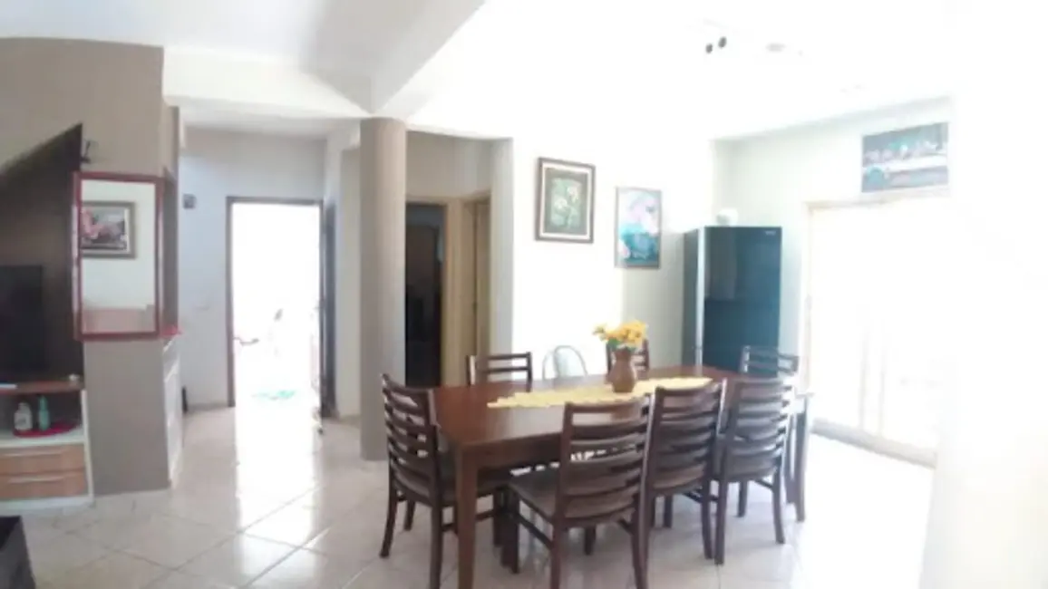Sobrado com 4 quartos à venda, 370m2 em Messiânico, Londrina - PR - imagem 6 Foto 6 de Sobrado com 4 quartos à venda, 370m2 em Messiânico, Londrina - PR