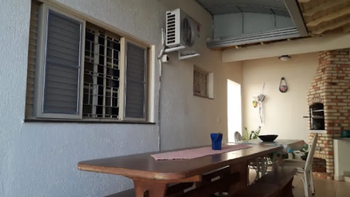 Sobrado com 4 quartos à venda, 370m2 em Messiânico, Londrina - PR - imagem 9 Foto 9 de Sobrado com 4 quartos à venda, 370m2 em Messiânico, Londrina - PR