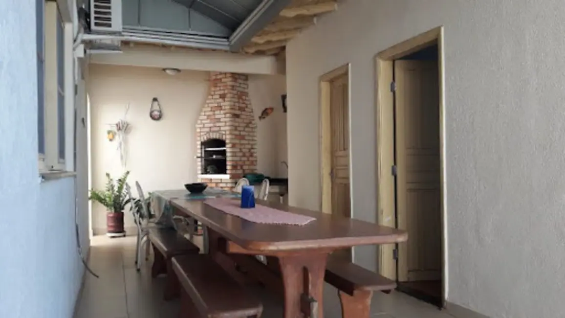Sobrado com 4 quartos à venda, 370m2 em Messiânico, Londrina - PR - imagem 7 Foto 7 de Sobrado com 4 quartos à venda, 370m2 em Messiânico, Londrina - PR