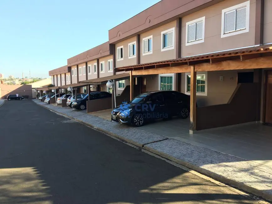 Sobrado com 3 quartos à venda, 113m2 em Conjunto Habitacional Santiago II, Londrina - PR - imagem 4 Foto 4 de Sobrado com 3 quartos à venda, 113m2 em Conjunto Habitacional Santiago II, Londrina - PR