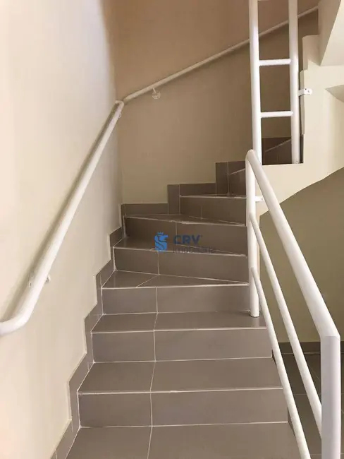 Sobrado com 3 quartos à venda, 113m2 em Conjunto Habitacional Santiago II, Londrina - PR - imagem 5 Foto 5 de Sobrado com 3 quartos à venda, 113m2 em Conjunto Habitacional Santiago II, Londrina - PR