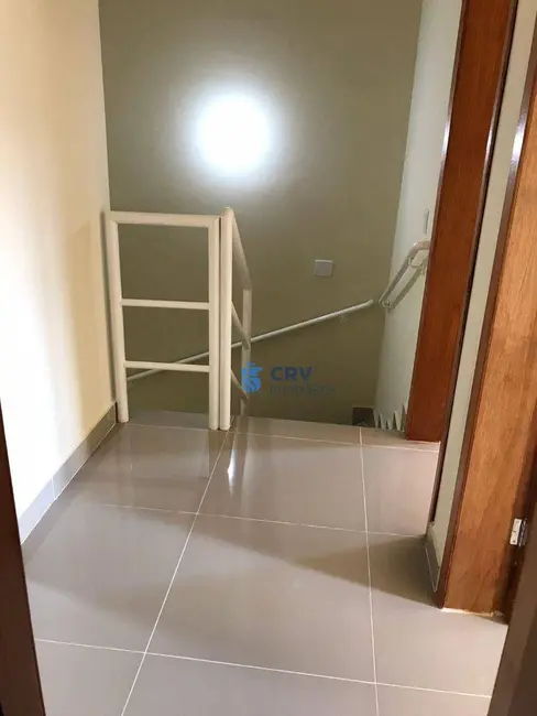 Sobrado com 3 quartos à venda, 113m2 em Conjunto Habitacional Santiago II, Londrina - PR - imagem 8 Foto 8 de Sobrado com 3 quartos à venda, 113m2 em Conjunto Habitacional Santiago II, Londrina - PR