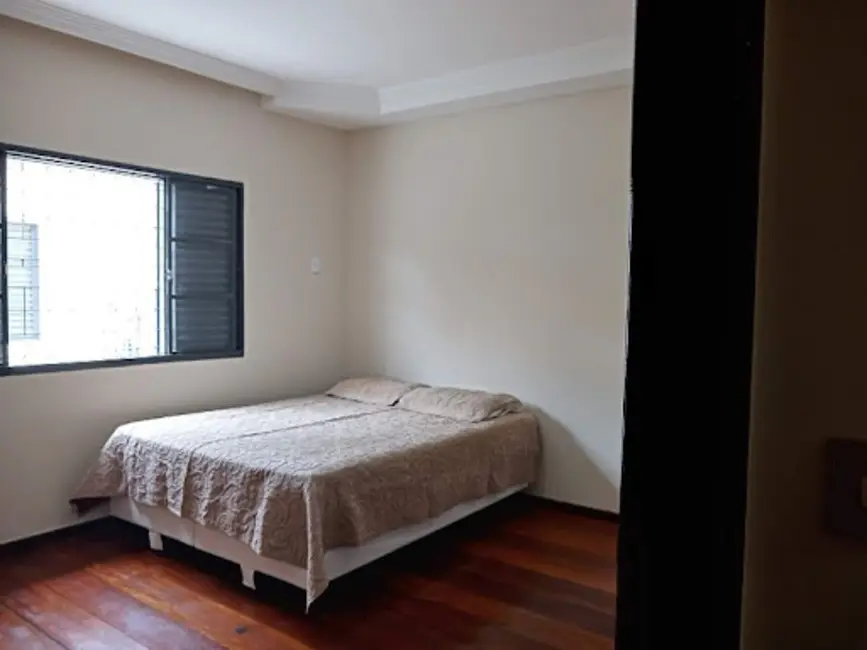 Casa com 3 quartos à venda, 300m2 em Jardim Tarumã, Londrina - PR - imagem 8 Foto 8 de Casa com 3 quartos à venda, 300m2 em Jardim Tarumã, Londrina - PR