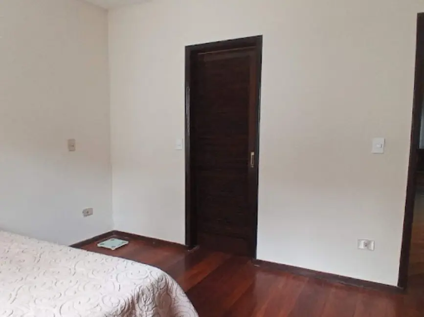 Casa com 3 quartos à venda, 300m2 em Jardim Tarumã, Londrina - PR - imagem 9 Foto 9 de Casa com 3 quartos à venda, 300m2 em Jardim Tarumã, Londrina - PR
