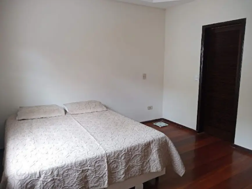 Casa com 3 quartos à venda, 300m2 em Jardim Tarumã, Londrina - PR - imagem 7 Foto 7 de Casa com 3 quartos à venda, 300m2 em Jardim Tarumã, Londrina - PR