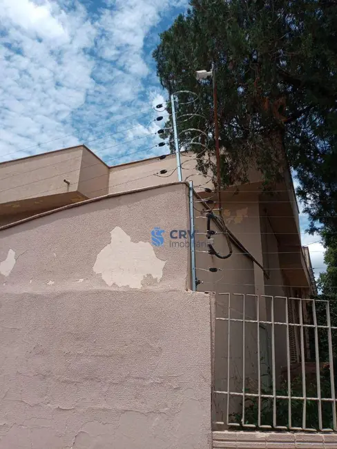 Casa com 3 quartos à venda, 304m2 em Centro, Londrina - PR - imagem 6 Foto 6 de Casa com 3 quartos à venda, 304m2 em Centro, Londrina - PR