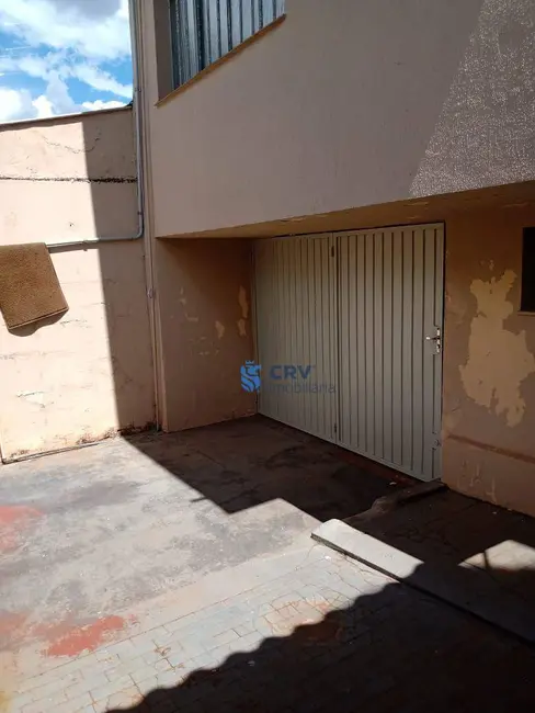Casa com 3 quartos à venda, 304m2 em Centro, Londrina - PR - imagem 9 Foto 9 de Casa com 3 quartos à venda, 304m2 em Centro, Londrina - PR