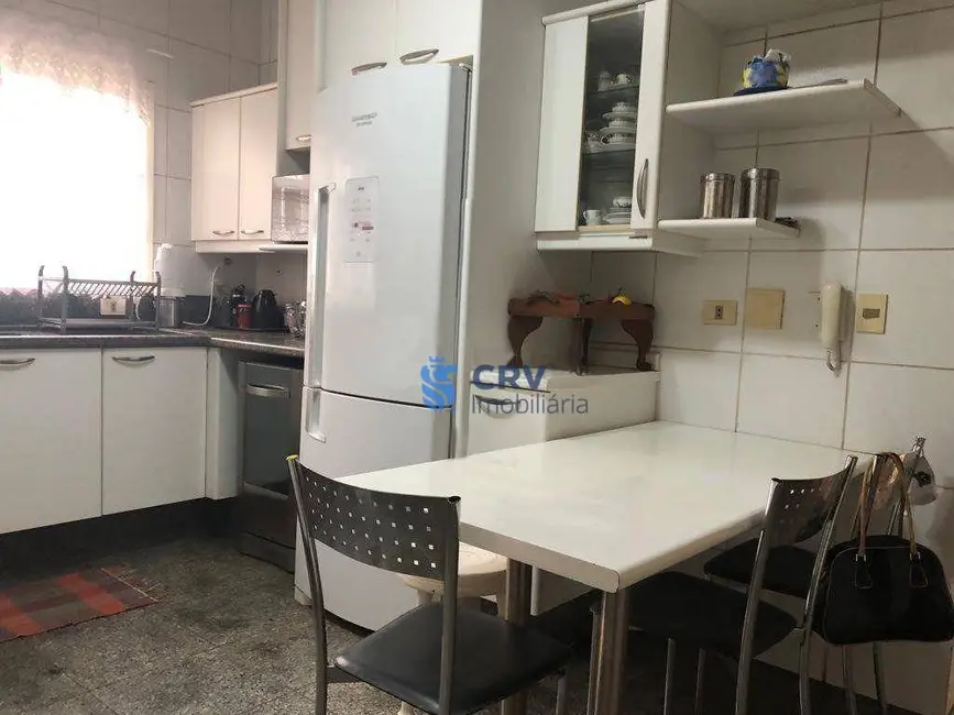 Casa com 5 quartos à venda, 600m2 em Tucano, Londrina - PR - imagem 2 Foto 2 de Casa com 5 quartos à venda, 600m2 em Tucano, Londrina - PR