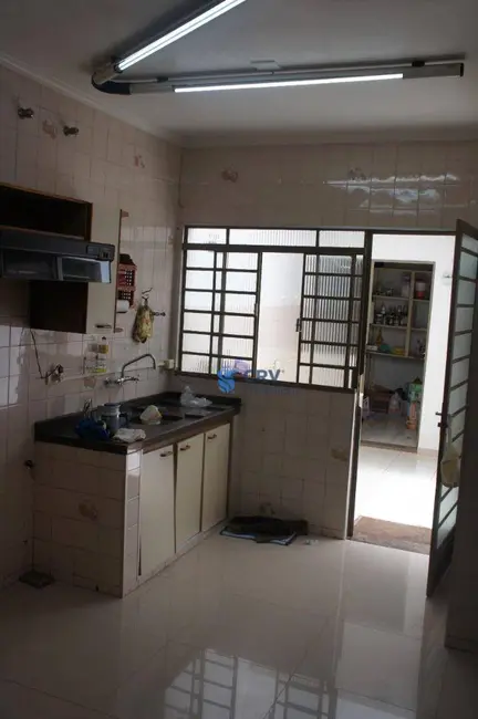 Foto 3 de Sobrado com 4 quartos à venda, 177m2 em Centro, Londrina - PR