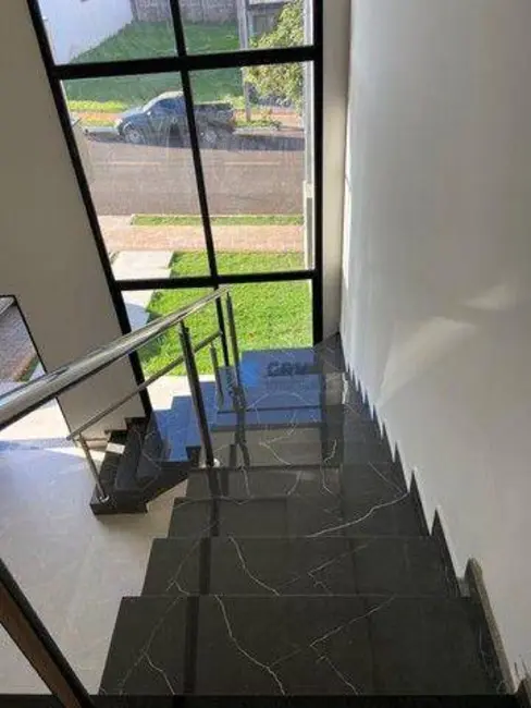 Sobrado com 3 quartos à venda, 250m2 em Jardim Montecatini, Londrina - PR - imagem 5 Foto 5 de Sobrado com 3 quartos à venda, 250m2 em Jardim Montecatini, Londrina - PR