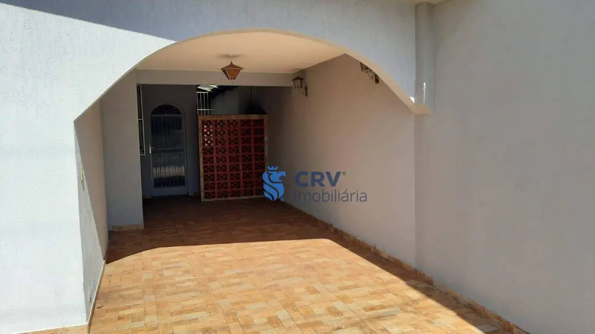 Casa com 3 quartos à venda, 250m2 em Leonor, Londrina - PR - imagem 3 Foto 3 de Casa com 3 quartos à venda, 250m2 em Leonor, Londrina - PR