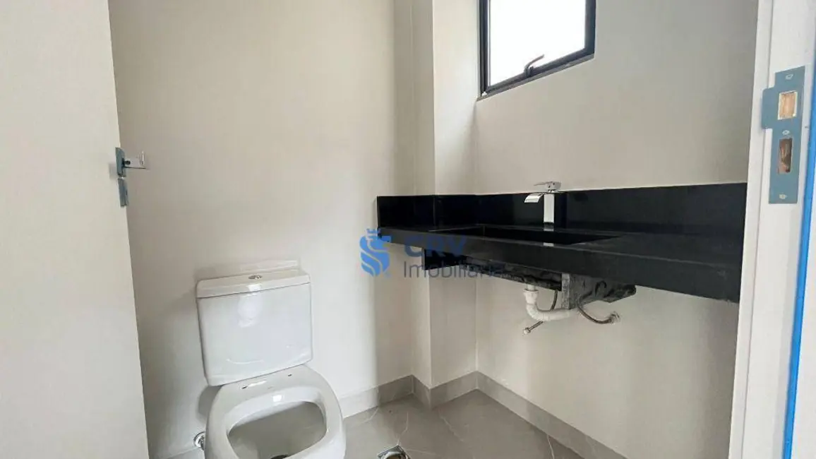 Sobrado com 3 quartos à venda, 256m2 em Jardim Morumbi, Londrina - PR - imagem 6 Foto 6 de Sobrado com 3 quartos à venda, 256m2 em Jardim Morumbi, Londrina - PR