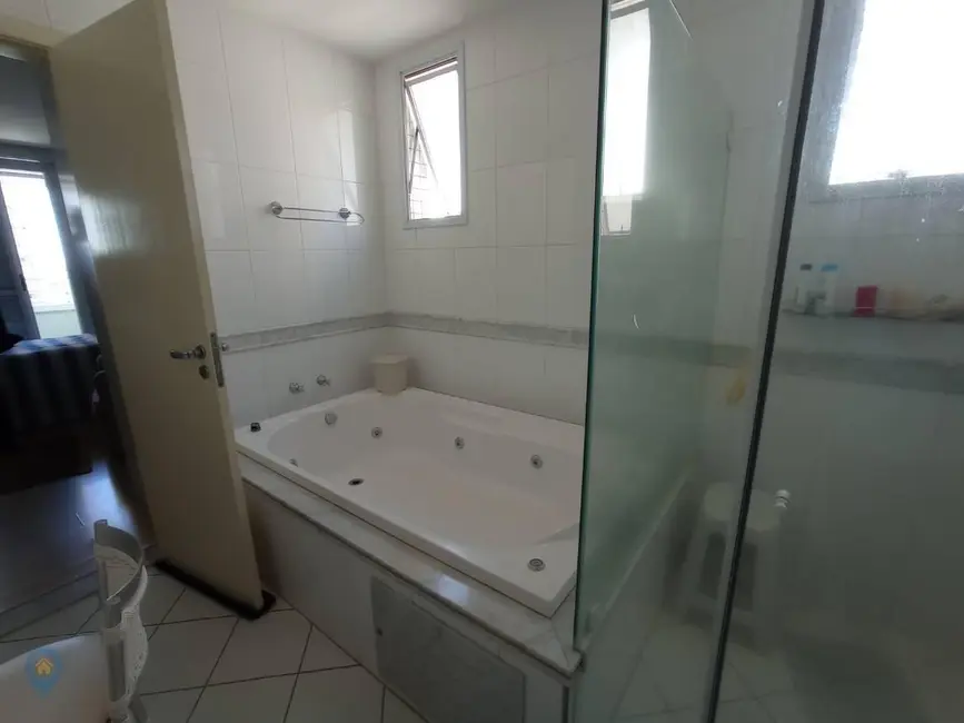 Apartamento com 3 quartos para alugar, 341m2 em Londrina - PR - imagem 5 Foto 5 de Apartamento com 3 quartos para alugar, 341m2 em Londrina - PR