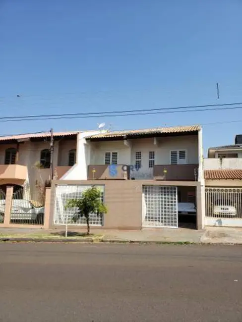 Foto 2 de Sobrado com 3 quartos à venda, 108m2 em Brasília, Londrina - PR