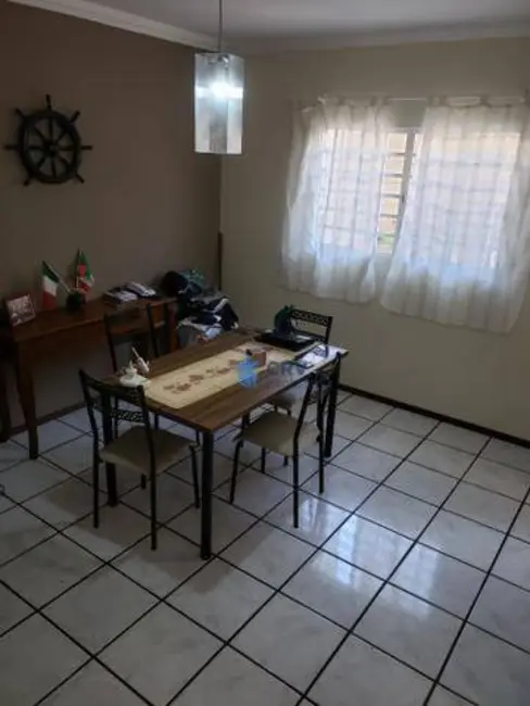 Sobrado com 3 quartos à venda, 108m2 em Brasília, Londrina - PR - imagem 6 Foto 6 de Sobrado com 3 quartos à venda, 108m2 em Brasília, Londrina - PR