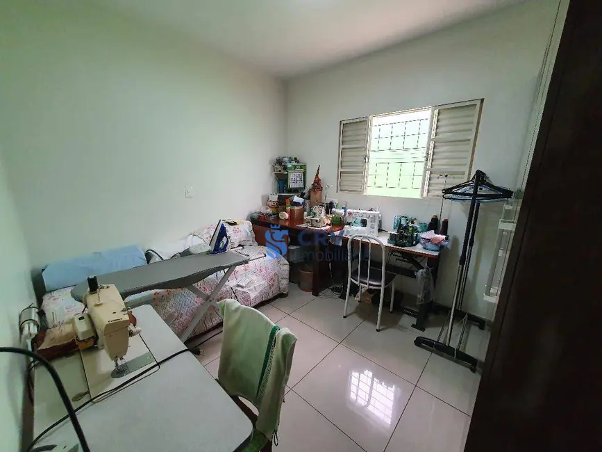 Foto 9 de Casa de Condomínio com 4 quartos à venda, 260m2 em Parque Jamaica, Londrina - PR