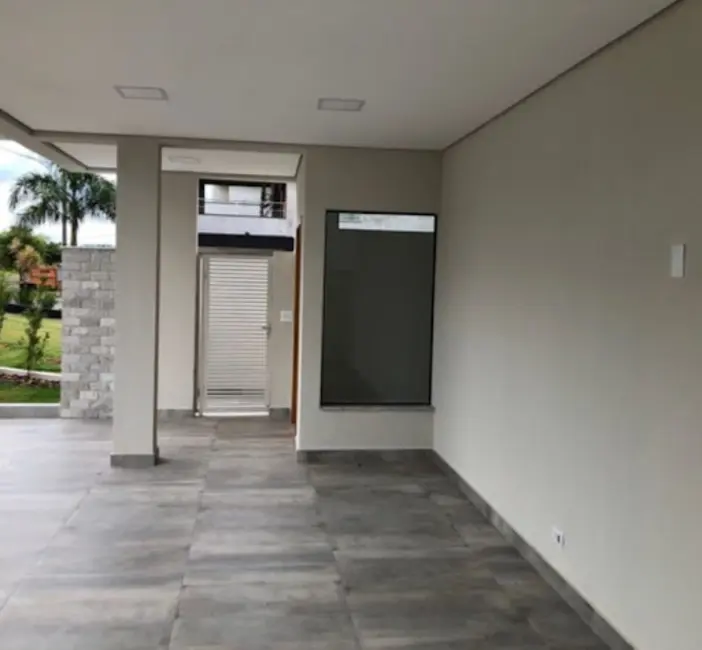 Foto 2 de Sobrado com 3 quartos à venda, 250m2 em Gleba Simon Frazer, Londrina - PR