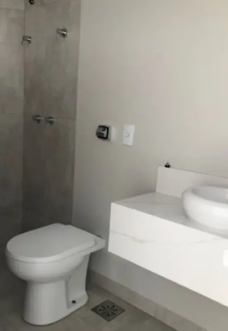 Sobrado com 3 quartos à venda, 250m2 em Gleba Simon Frazer, Londrina - PR - imagem 9 Foto 9 de Sobrado com 3 quartos à venda, 250m2 em Gleba Simon Frazer, Londrina - PR