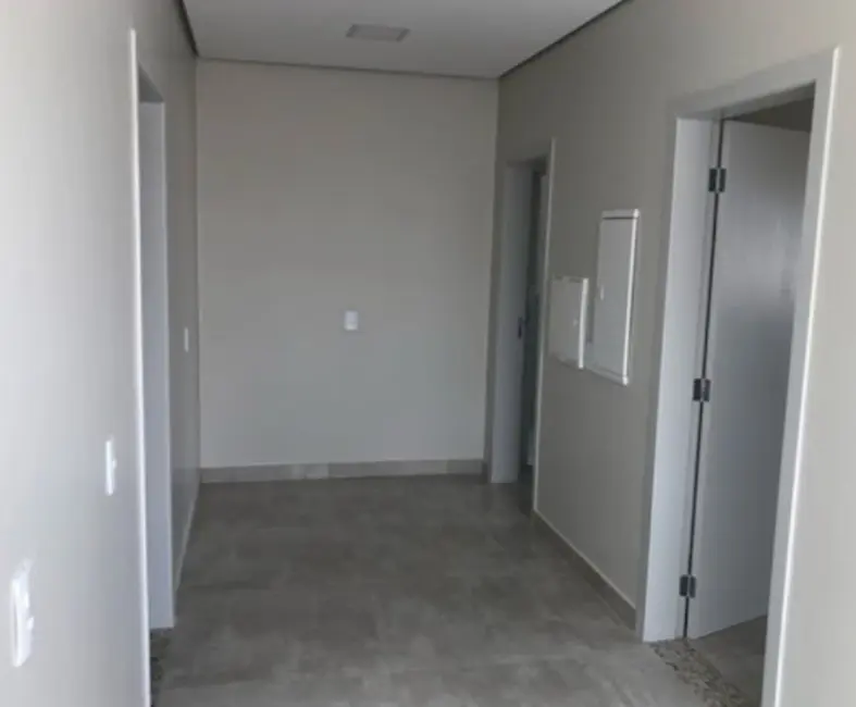 Sobrado com 3 quartos à venda, 250m2 em Gleba Simon Frazer, Londrina - PR - imagem 8 Foto 8 de Sobrado com 3 quartos à venda, 250m2 em Gleba Simon Frazer, Londrina - PR