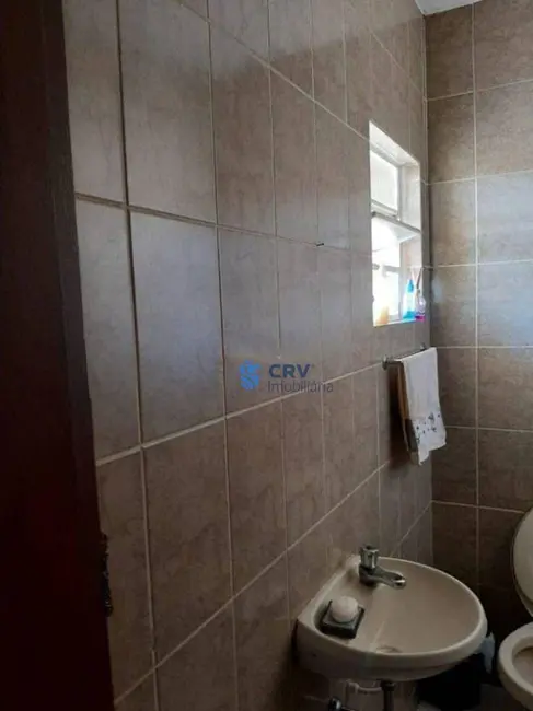 Sobrado com 3 quartos à venda, 200m2 em Jardim Tókio, Londrina - PR - imagem 9 Foto 9 de Sobrado com 3 quartos à venda, 200m2 em Jardim Tókio, Londrina - PR