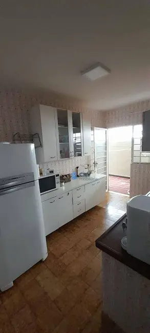 Casa com 5 quartos à venda, 300m2 em Londrina - PR - imagem 7 Foto 7 de Casa com 5 quartos à venda, 300m2 em Londrina - PR
