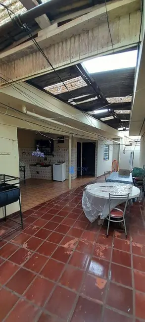 Casa com 5 quartos à venda, 300m2 em Londrina - PR - imagem 4 Foto 4 de Casa com 5 quartos à venda, 300m2 em Londrina - PR